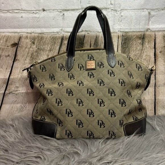 Dooney and Bourke Handbag EUC - Picture 1 of 9